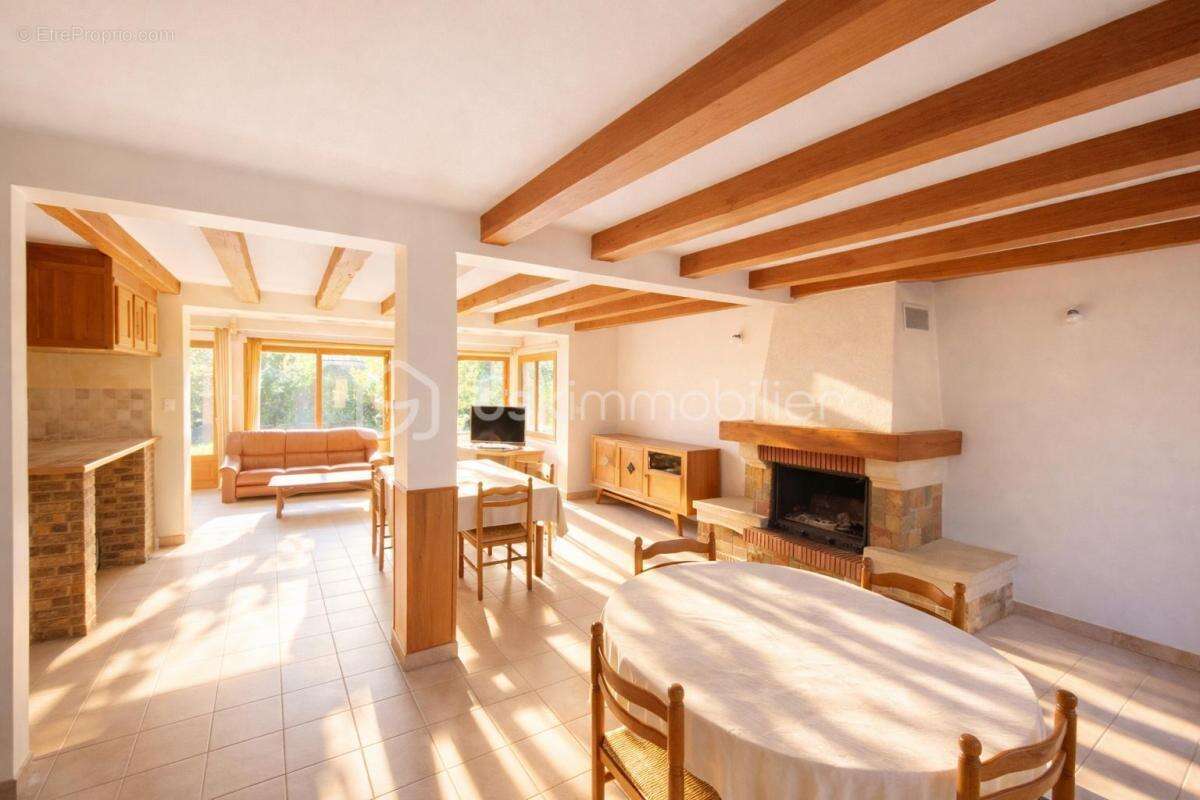 Maison à COUBRON