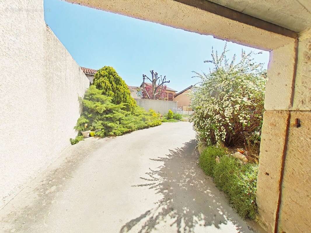 Appartement à SAINT-JUST-SAINT-RAMBERT