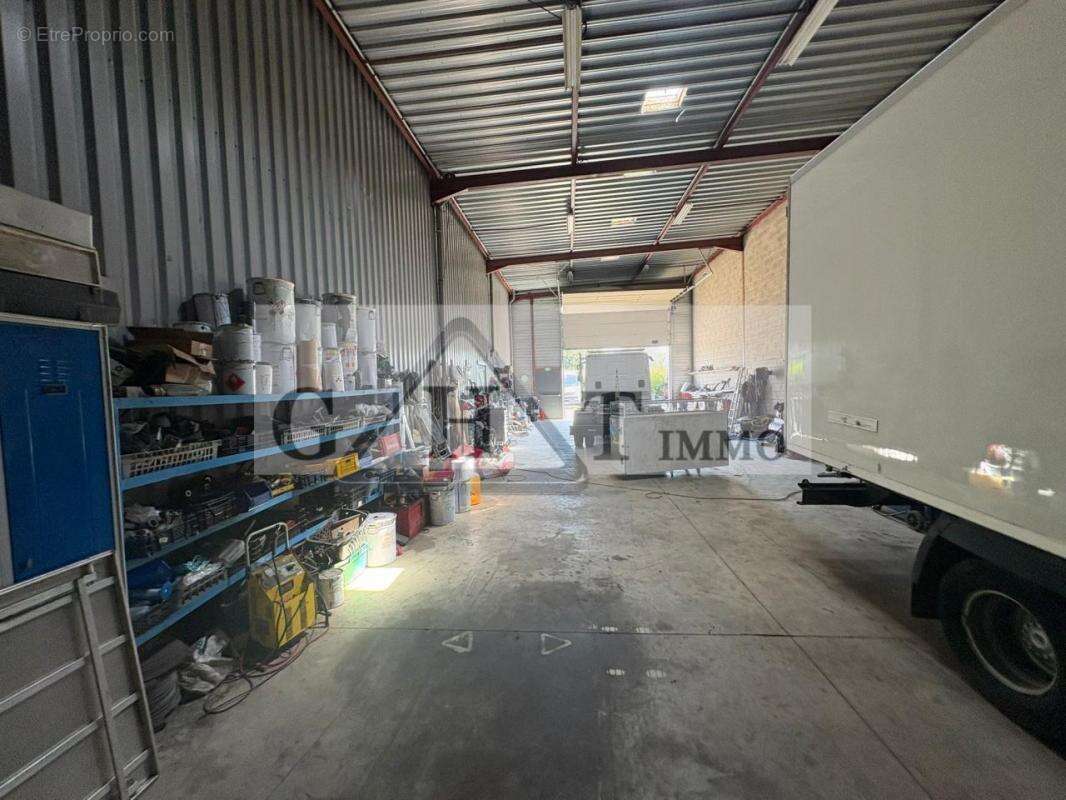 Commerce à VERT-SAINT-DENIS