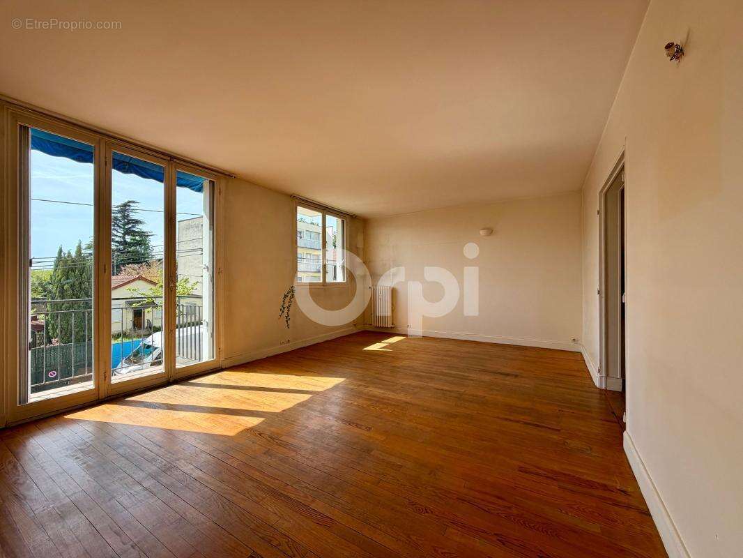 Appartement à SAINT-MAUR-DES-FOSSES