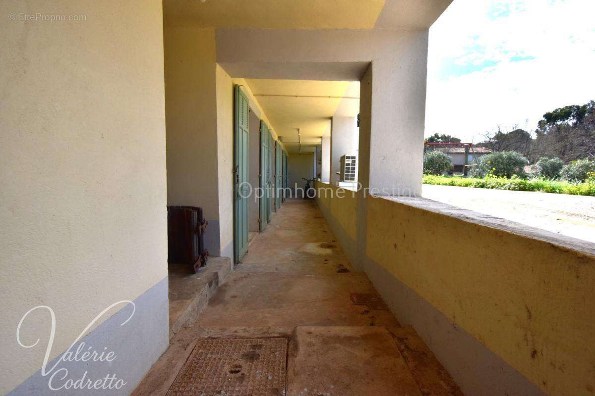 LE PRADET – LES OURSINIÈRES  Propriété 320 m² – 5 logements indépendants – Terrain 3 048 m² – Proche mer - photo 6