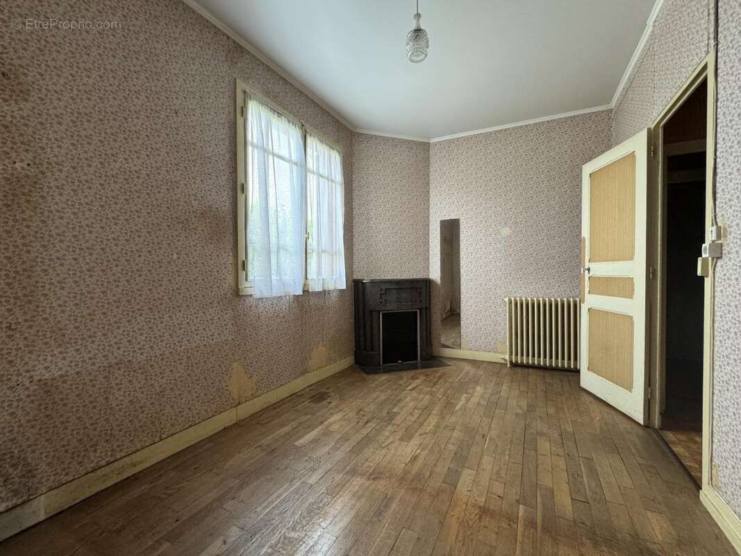 Maison à MONTFORT-LE-GESNOIS