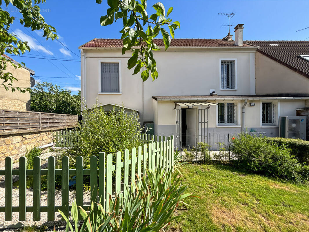 Maison à LES MUREAUX