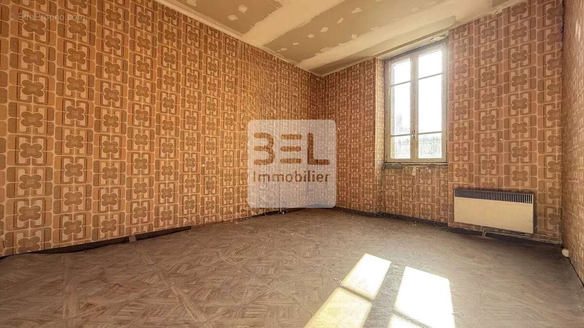 Appartement à BAGNOLS-SUR-CEZE