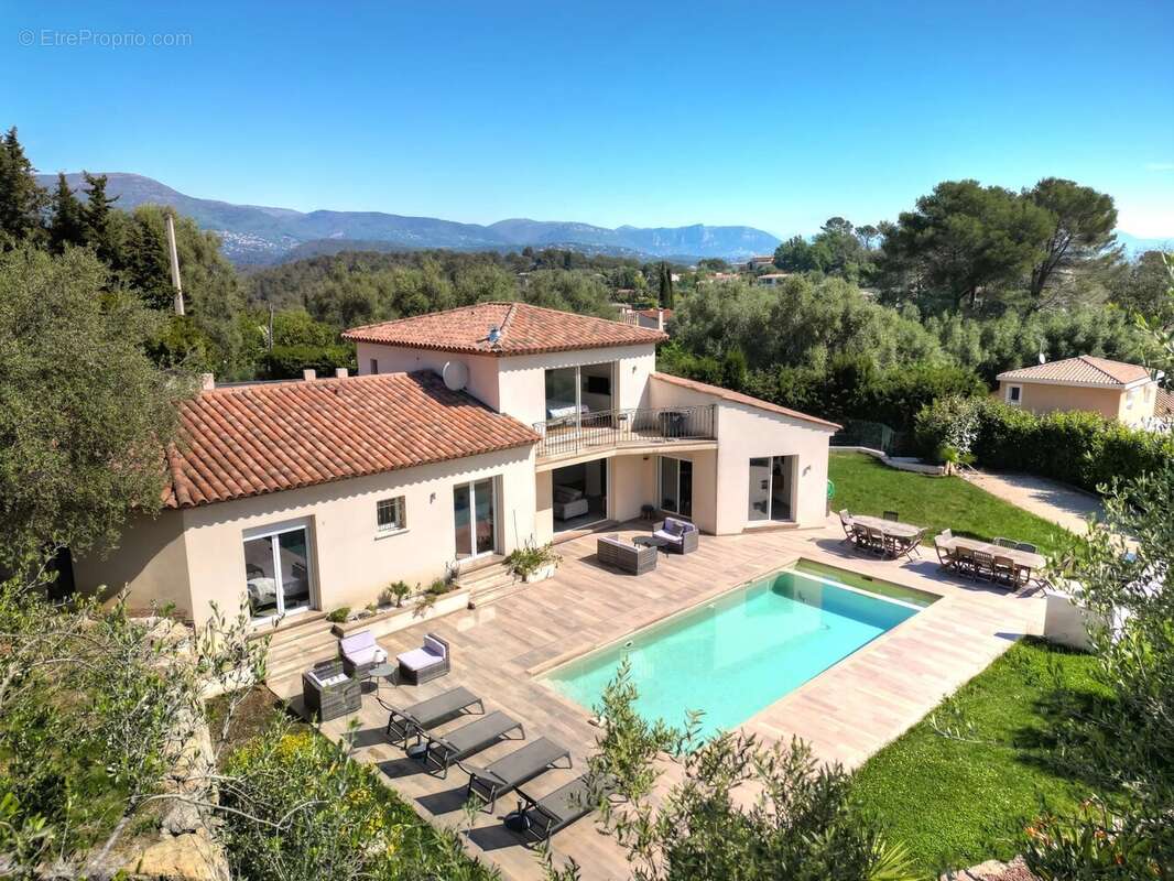 Maison à ROQUEFORT-LES-PINS