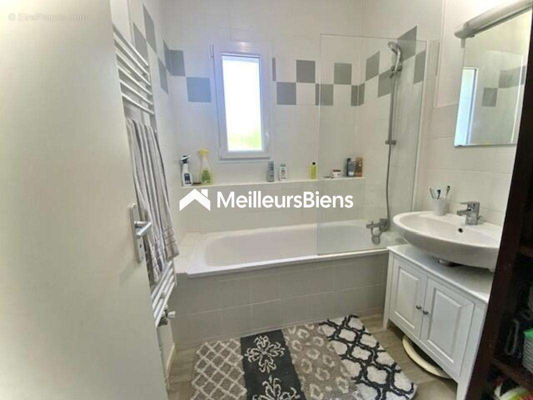 Appartement à SAINT-JEAN-DE-BRAYE