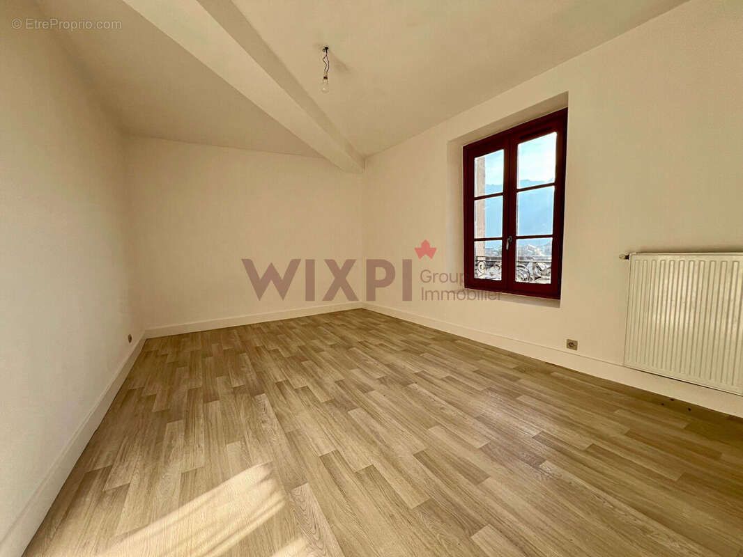 Appartement à SAINT-NAZAIRE-LES-EYMES