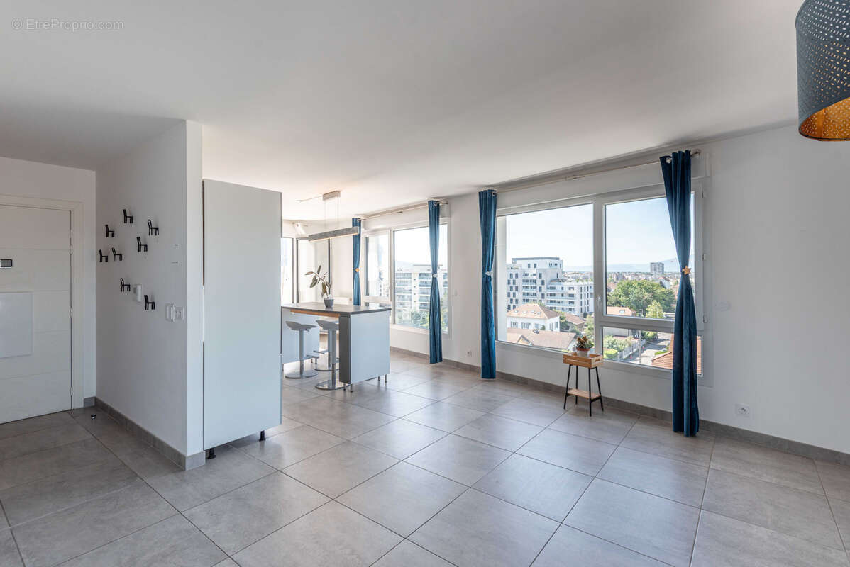 Appartement à AMBILLY