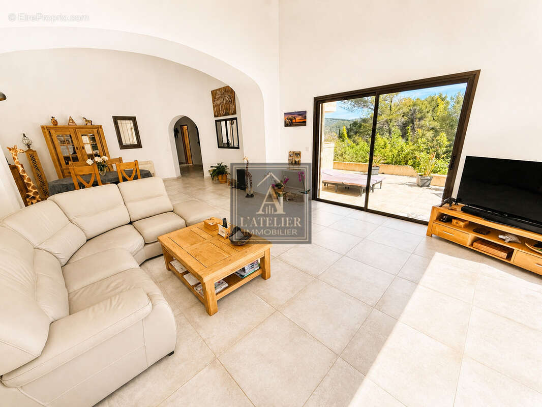 Maison de 170 m2 avec garage et piscine sur une parcelle de 1485 m2 - photo 12