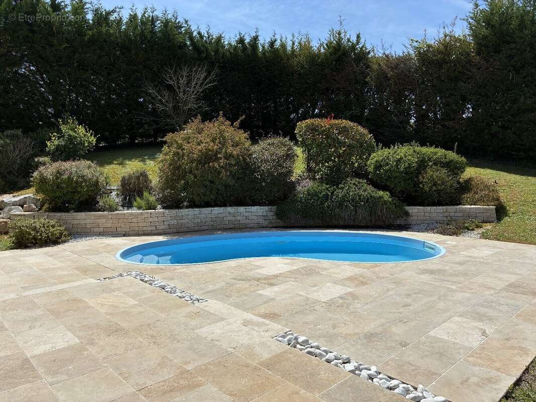 Maison à AURIAC-SUR-VENDINELLE