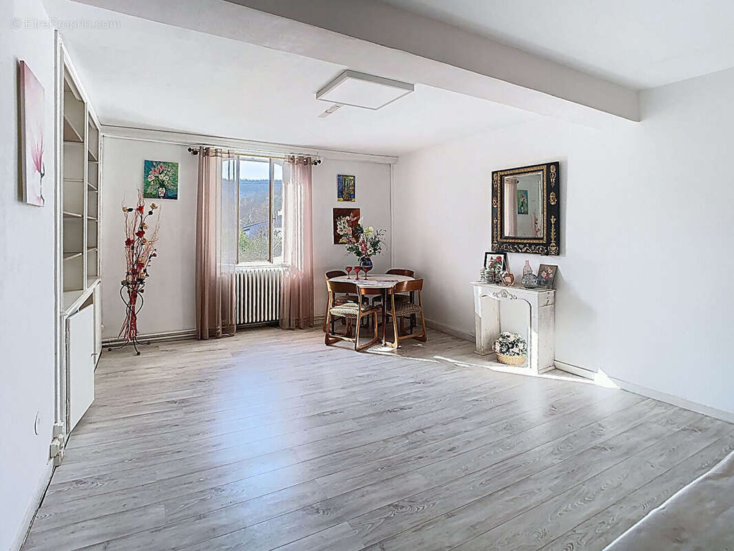 Maison à PONT-DE-VAUX