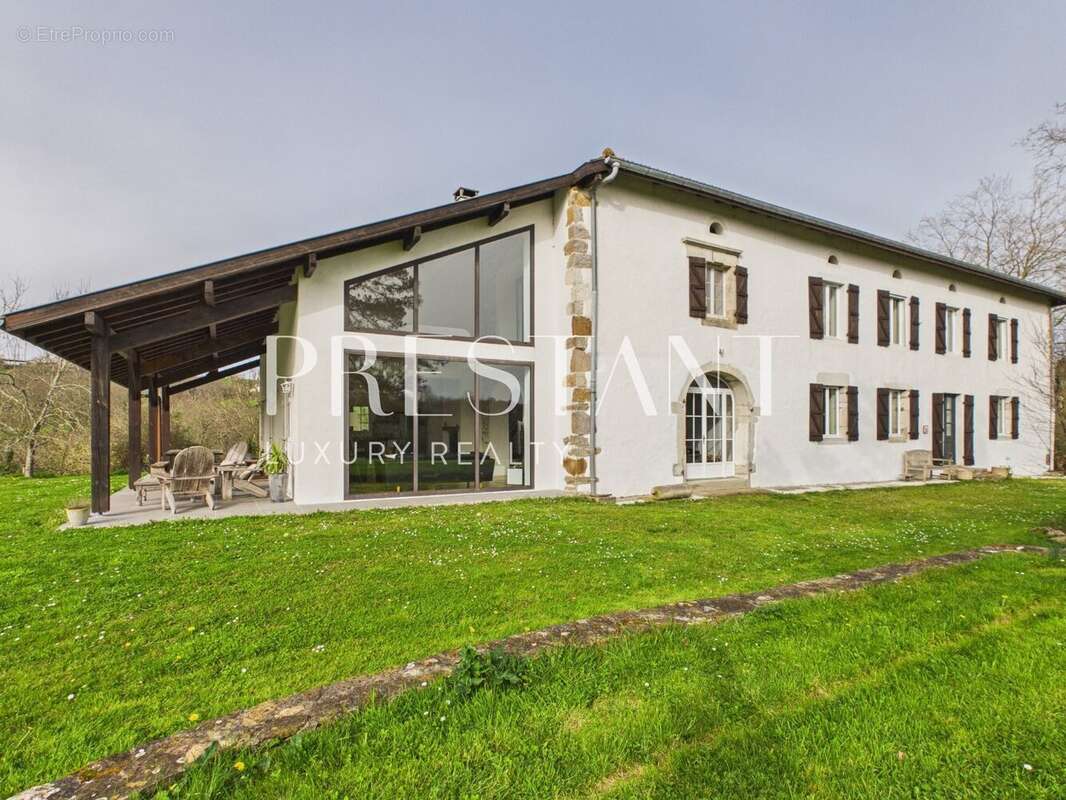 Maison à BARDOS