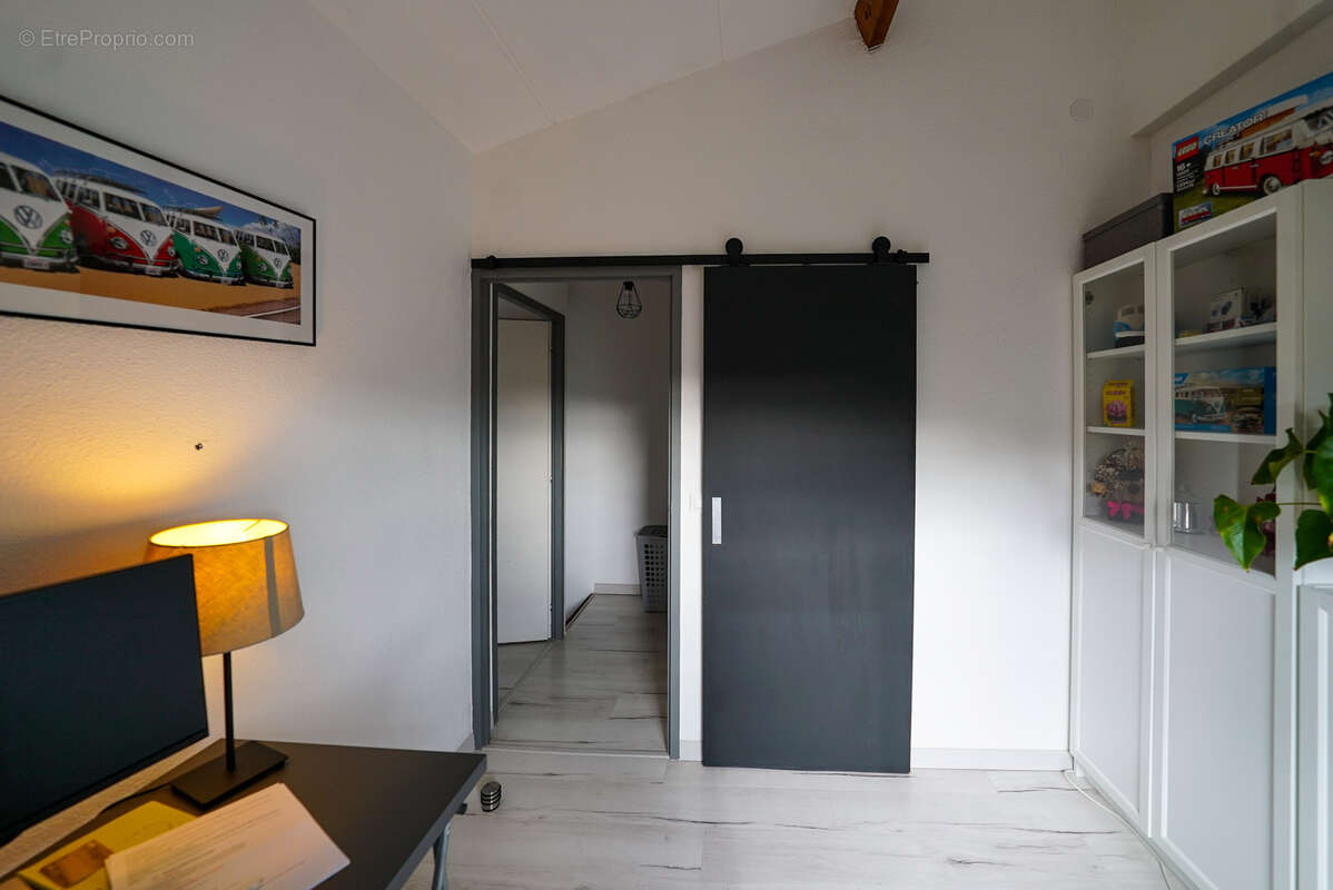 Maison à VIC-LA-GARDIOLE