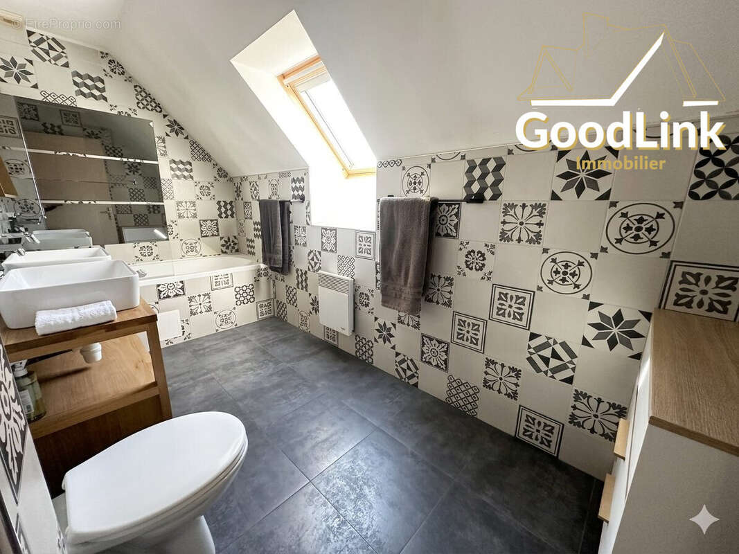 Maison à LE COUDRAY-MONTCEAUX