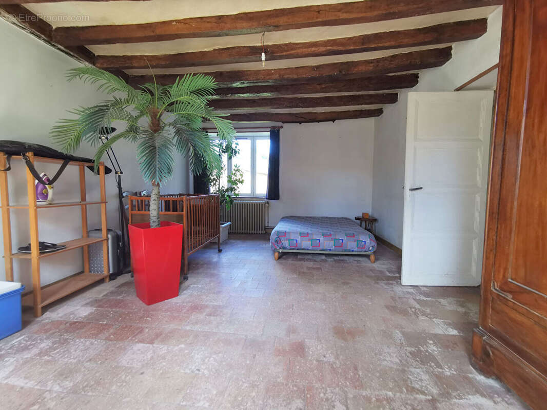 Maison à YZEURES-SUR-CREUSE