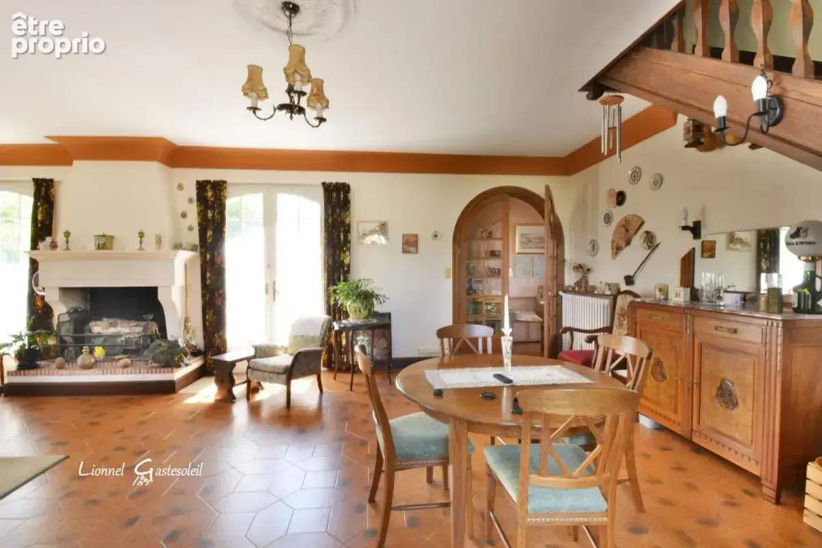 Périgourdine idéalement située 5 chambres sur un beau terrain Paysager à Pineuilh (33) - photo 6