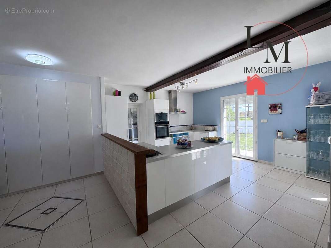 Maison 180 m² à Saint-Palais  - photo 4