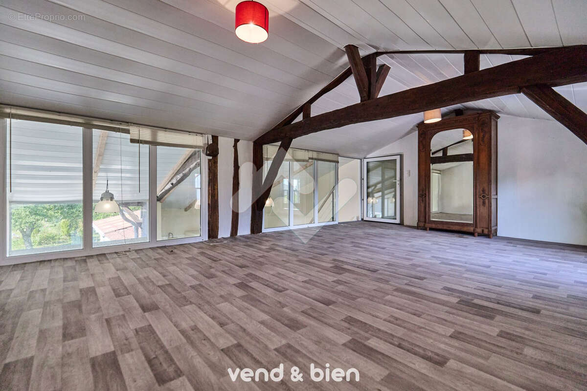 Maison à LARZICOURT