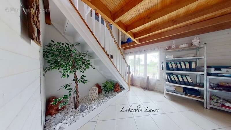 Maison avec surface habitable de 300m2 - pierre et poutre apparentes - 5 chambres - dépendances à CAUMONT-SUR-GARONNE (47) - photo 27