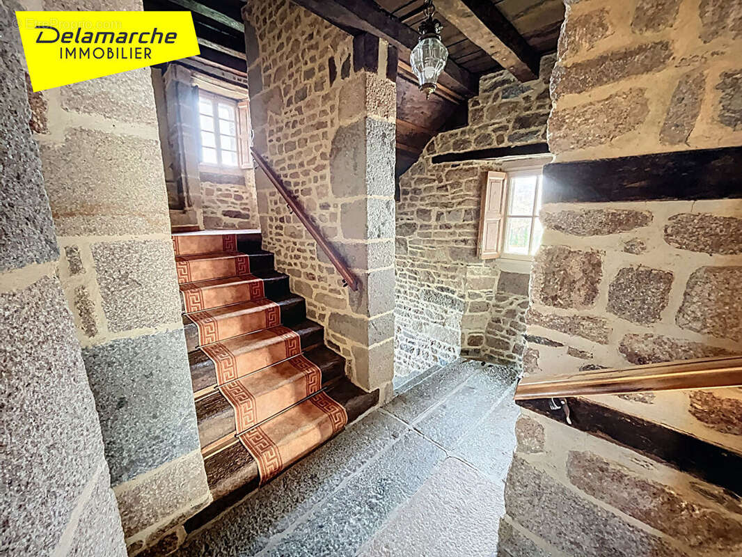 Maison à SAINT-AUBIN-DE-TERREGATTE