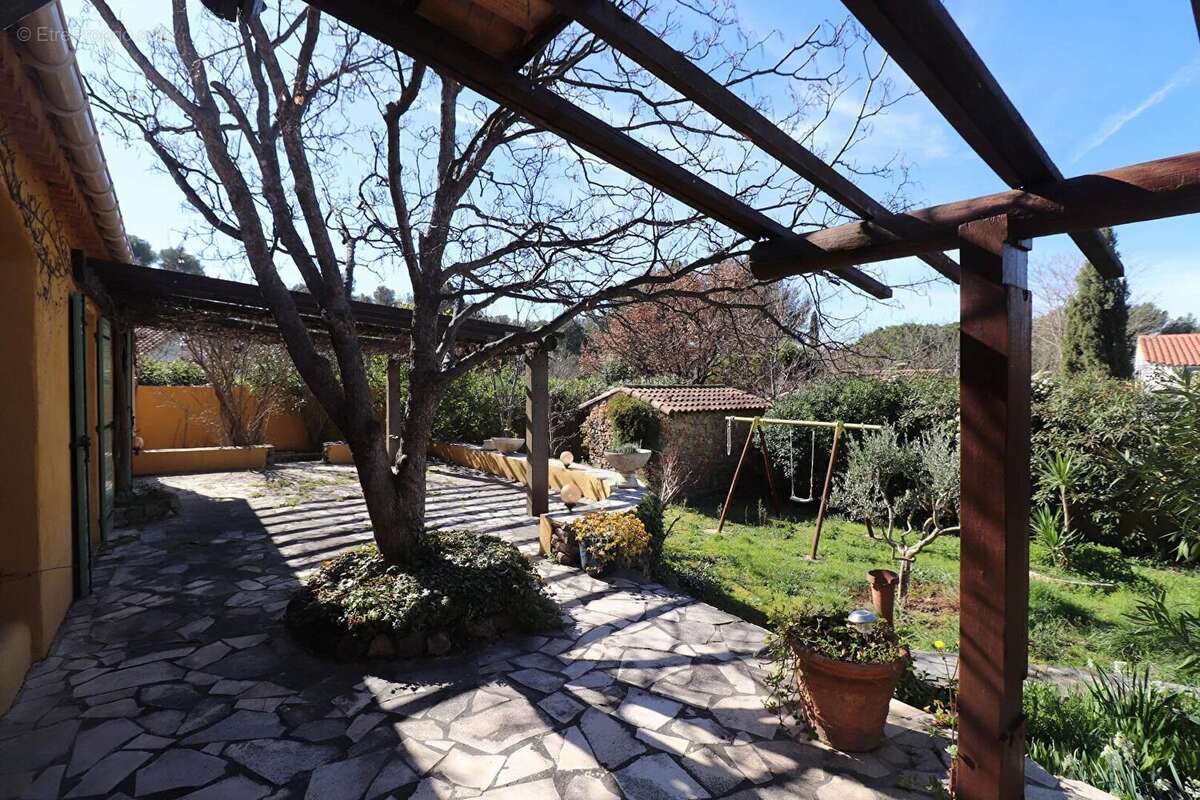 Maison à LE CASTELLET