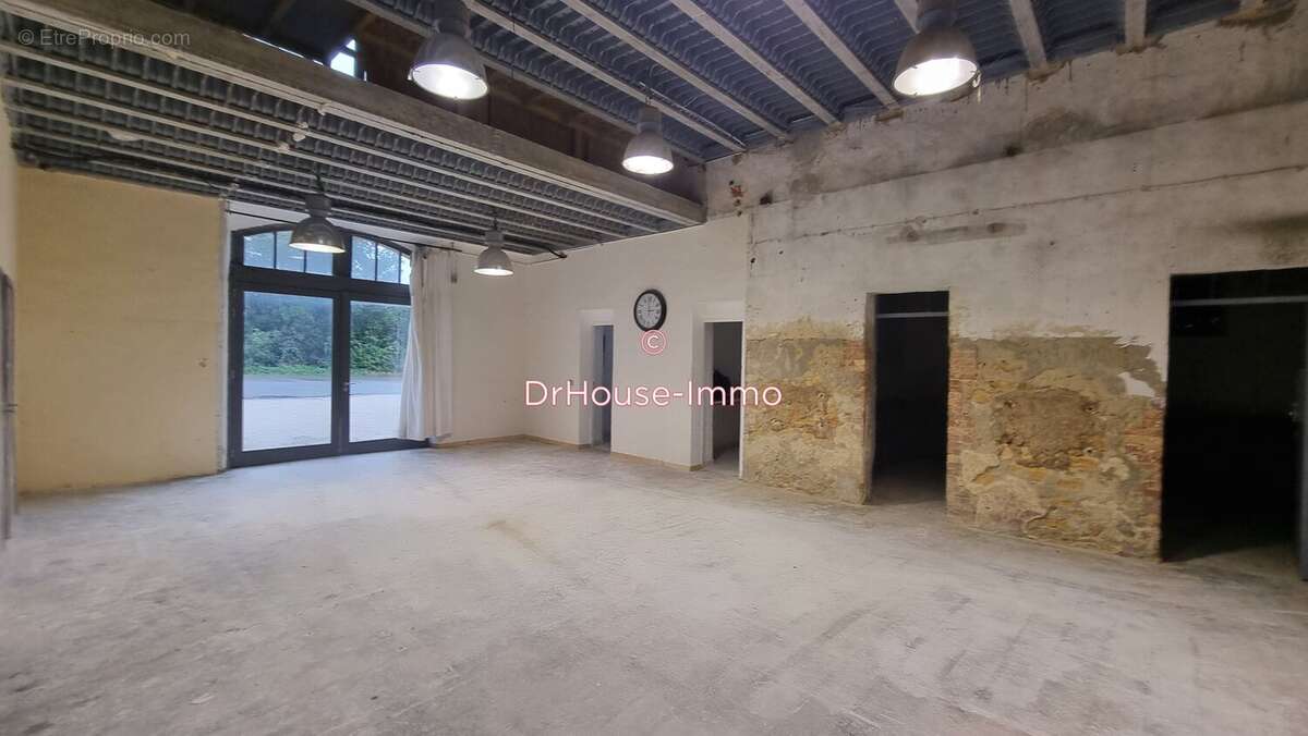 Commerce à JONQUIERES