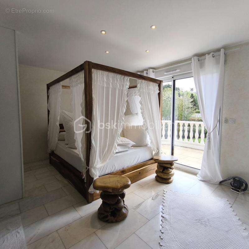 Maison à LE GENEST-SAINT-ISLE