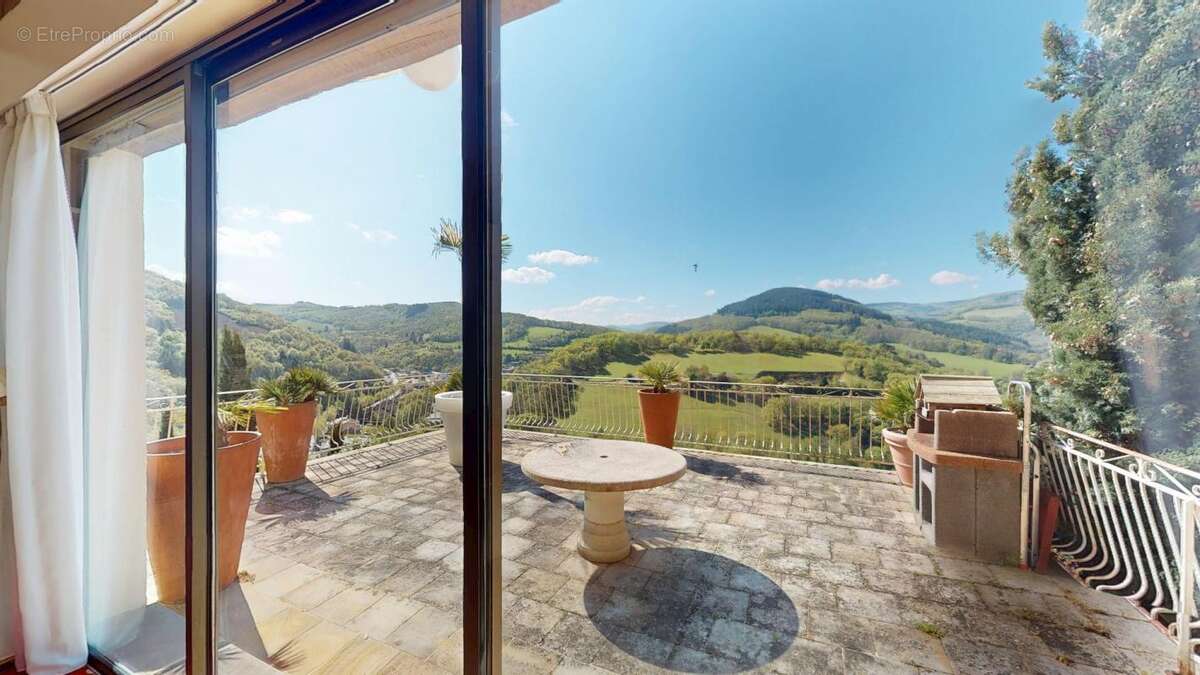 Maison à SAINT-SERNIN-SUR-RANCE