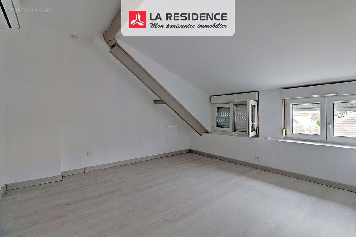 Maison à MAURECOURT