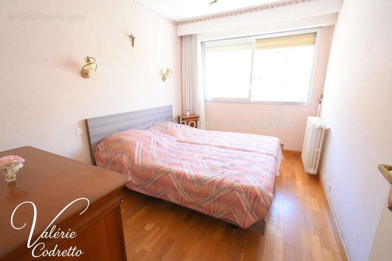 Appartement T3  dernier étage avec vue mer à Hyères  – Deux terrasses, parking et cave 83400 - photo 14