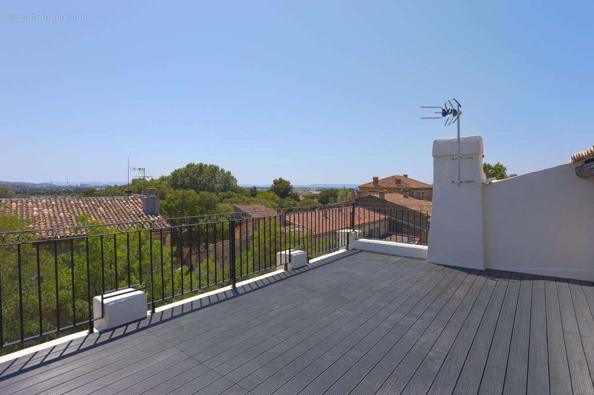 Appartement à LA FARE-LES-OLIVIERS