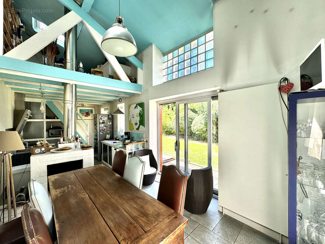 Appartement à CHARENTON-LE-PONT