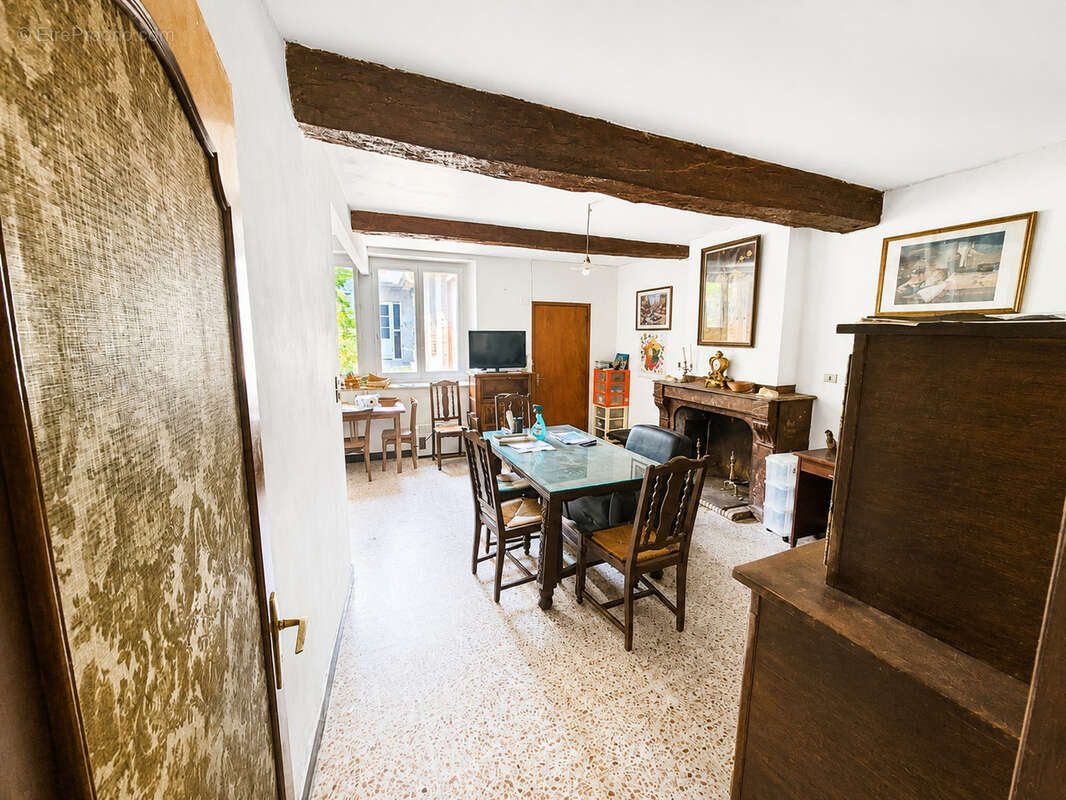 Maison de village avec cour, terrasse et immense garage   Azille (11700)   145 m2 habitables - photo 5