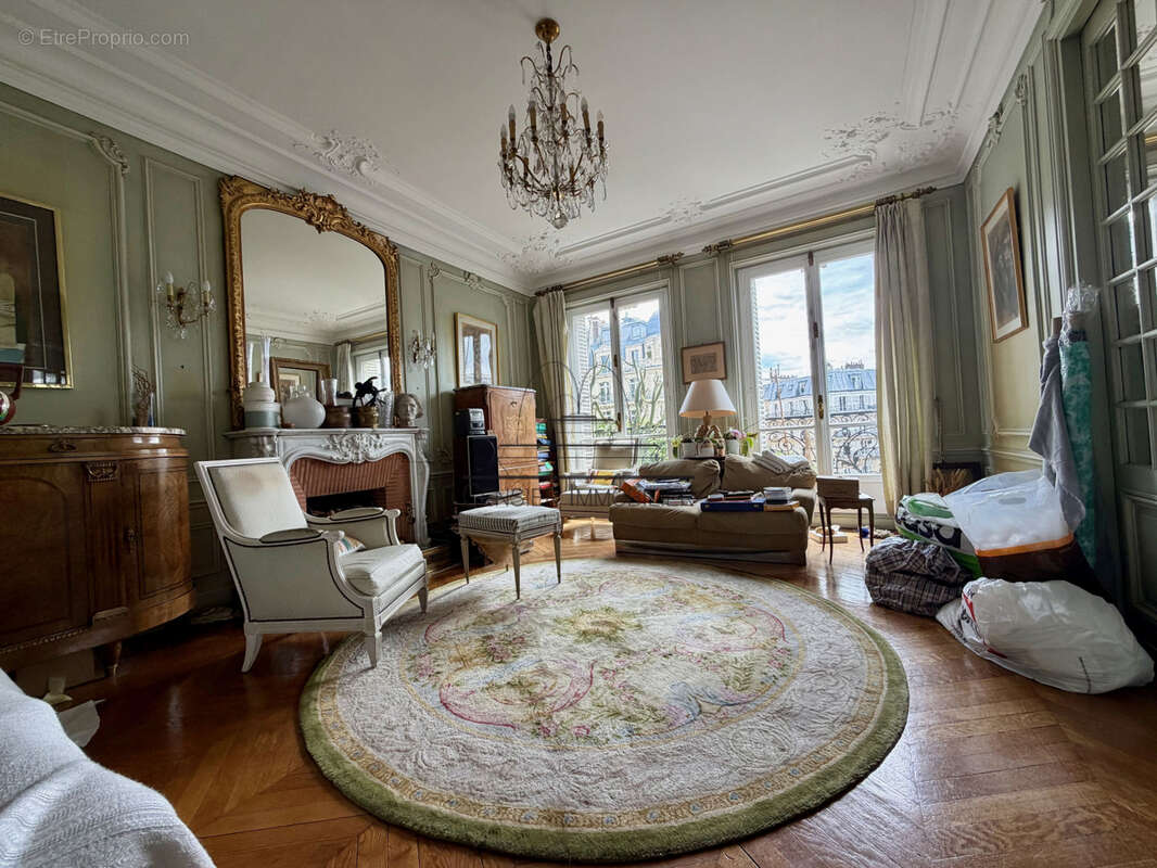 Appartement à PARIS-17E