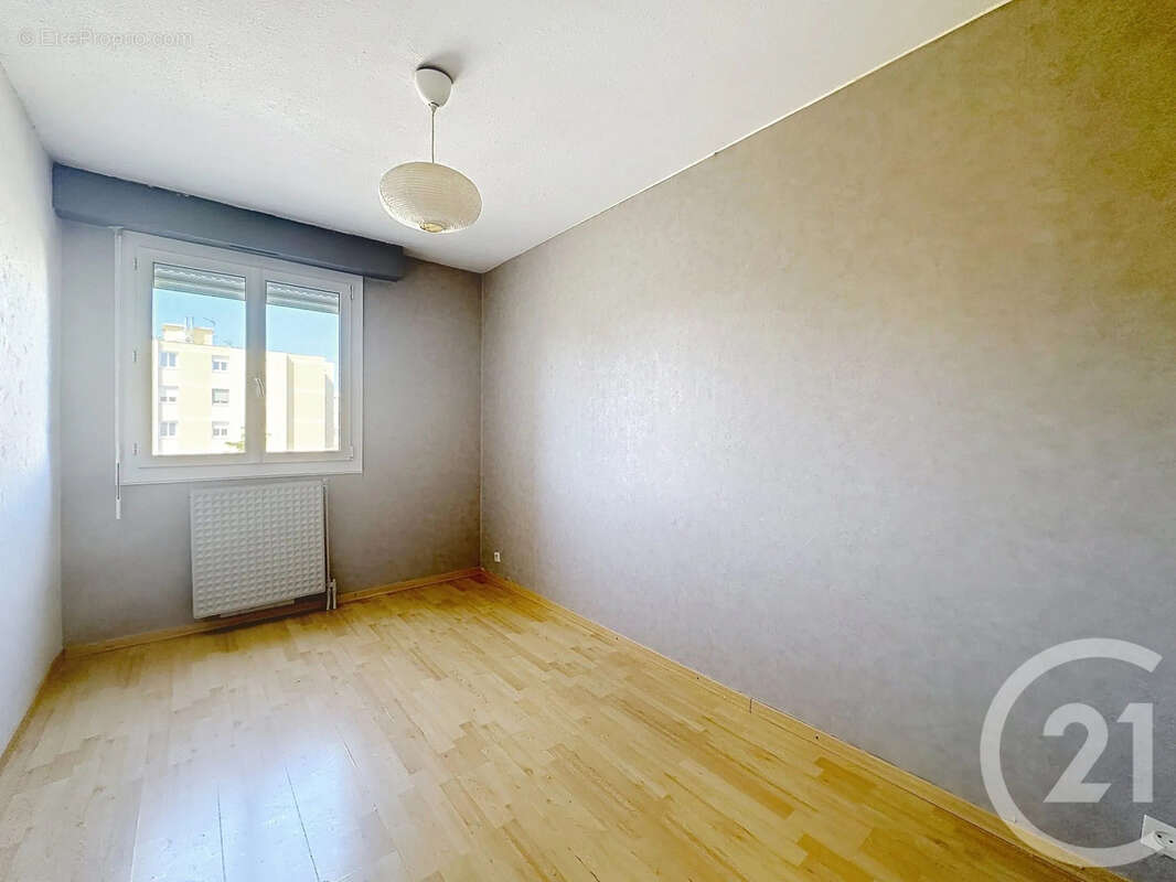 Appartement à DECINES-CHARPIEU