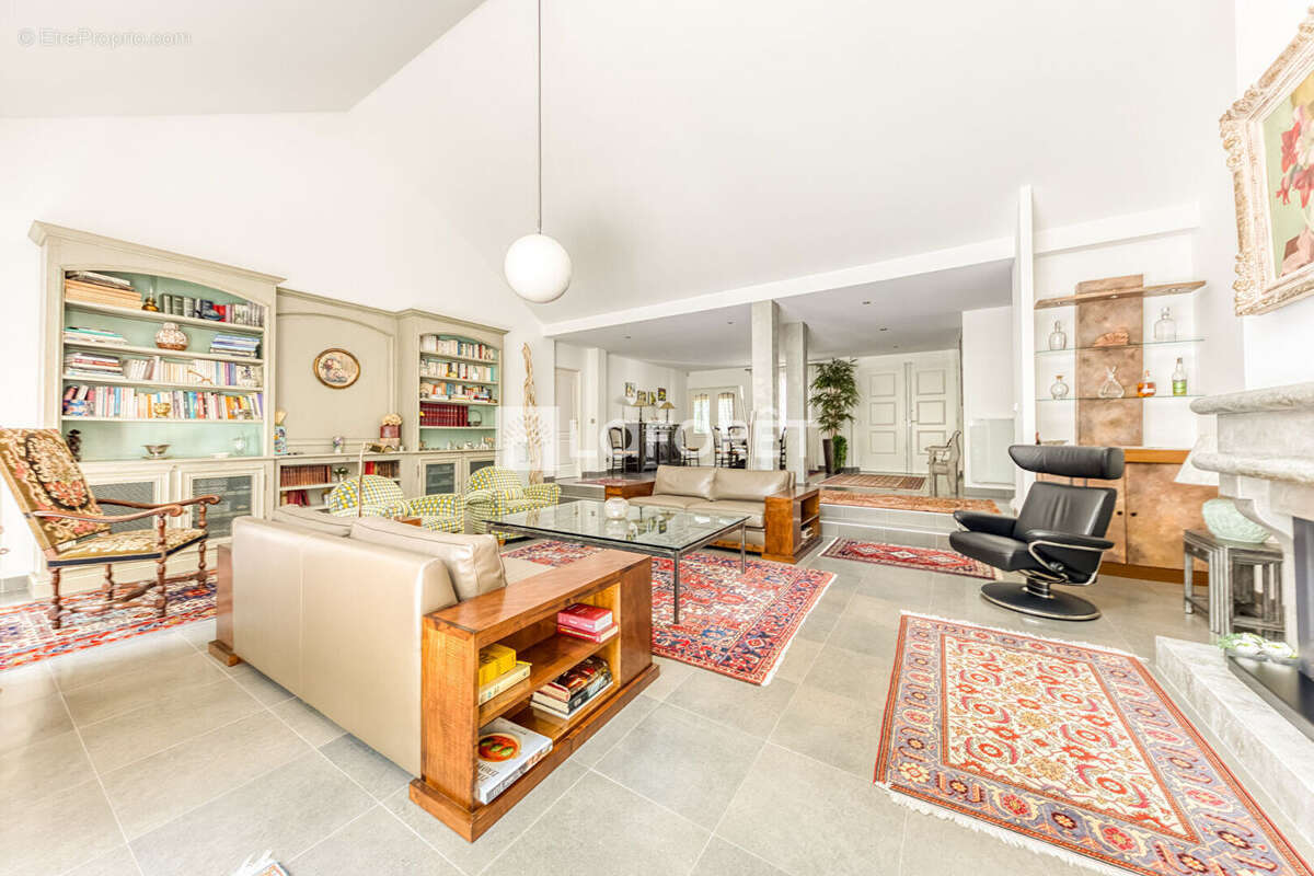 Demeure de prestige Ozoir La Ferriere 10 pièce(s) 270m² - photo 2