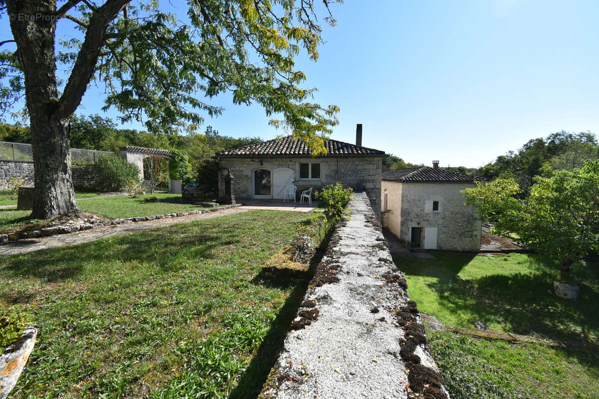 Maison à MONTAIGU-DE-QUERCY
