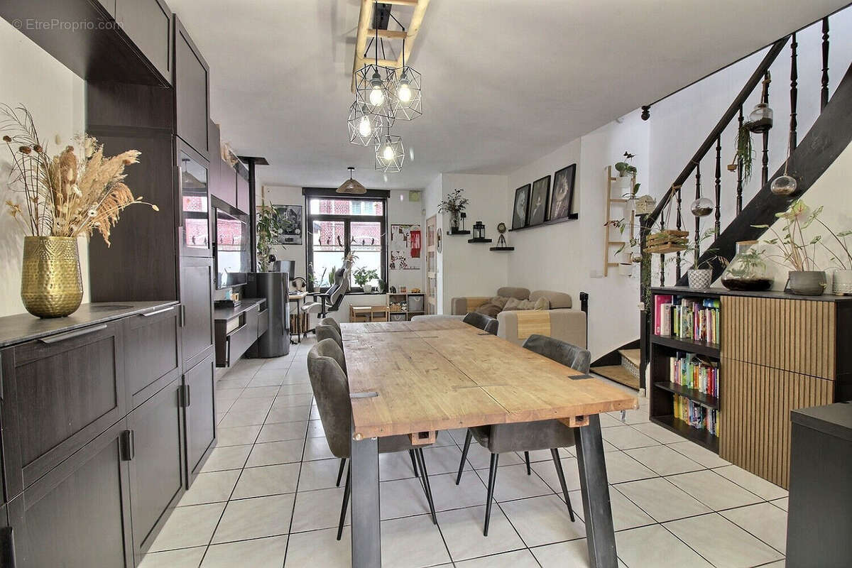 Maison LOMME - trois chambres - extérieur - cave et grenier - photo 3