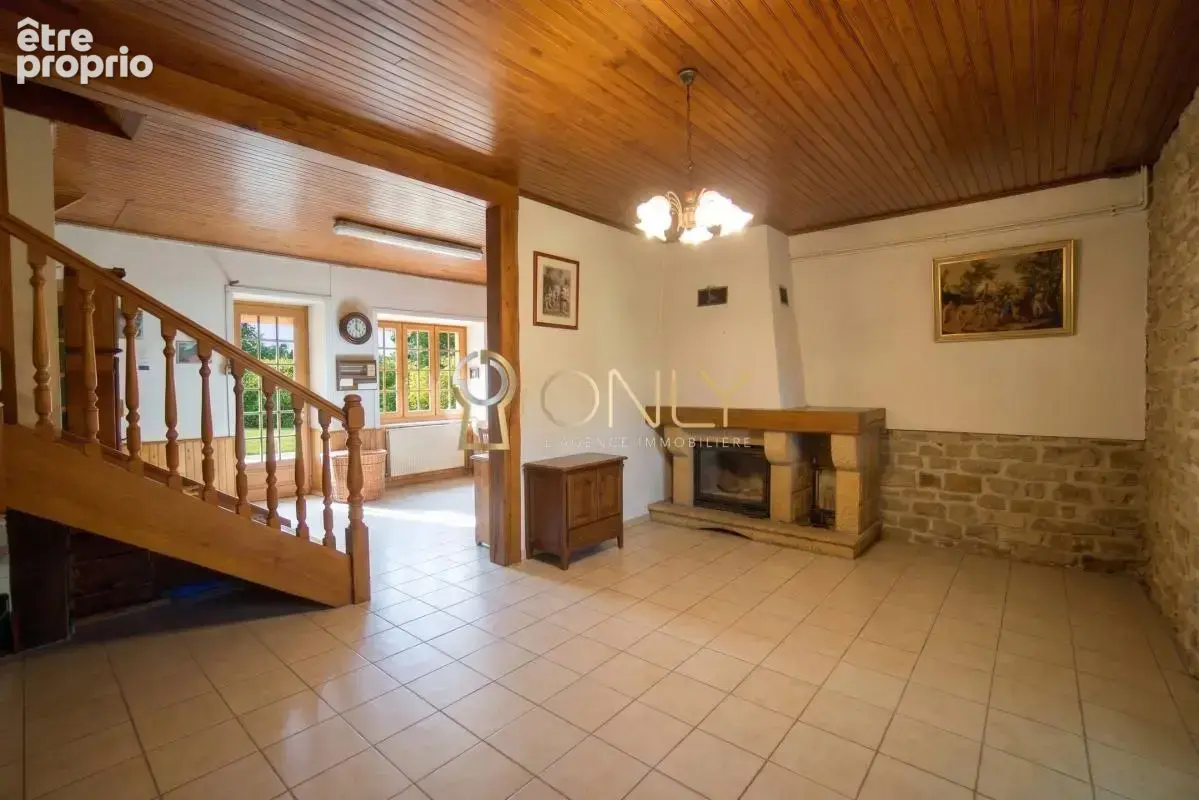 Poleymieux au Mont d'Or - Maison de caractère - 176 M² -  Dépendances - A rénover - photo 15