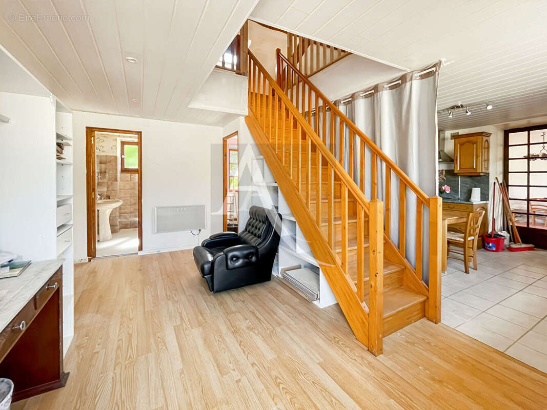 Maison à MONTAIGU-DE-QUERCY