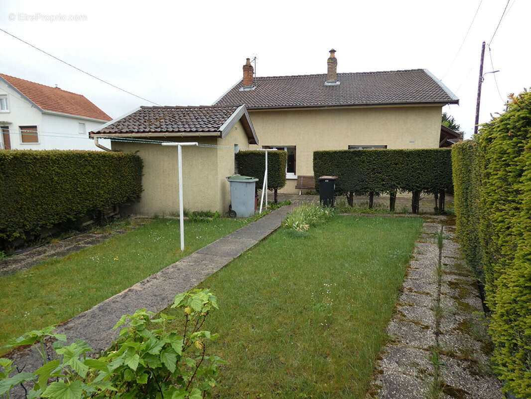 Maison à DUGNY-SUR-MEUSE
