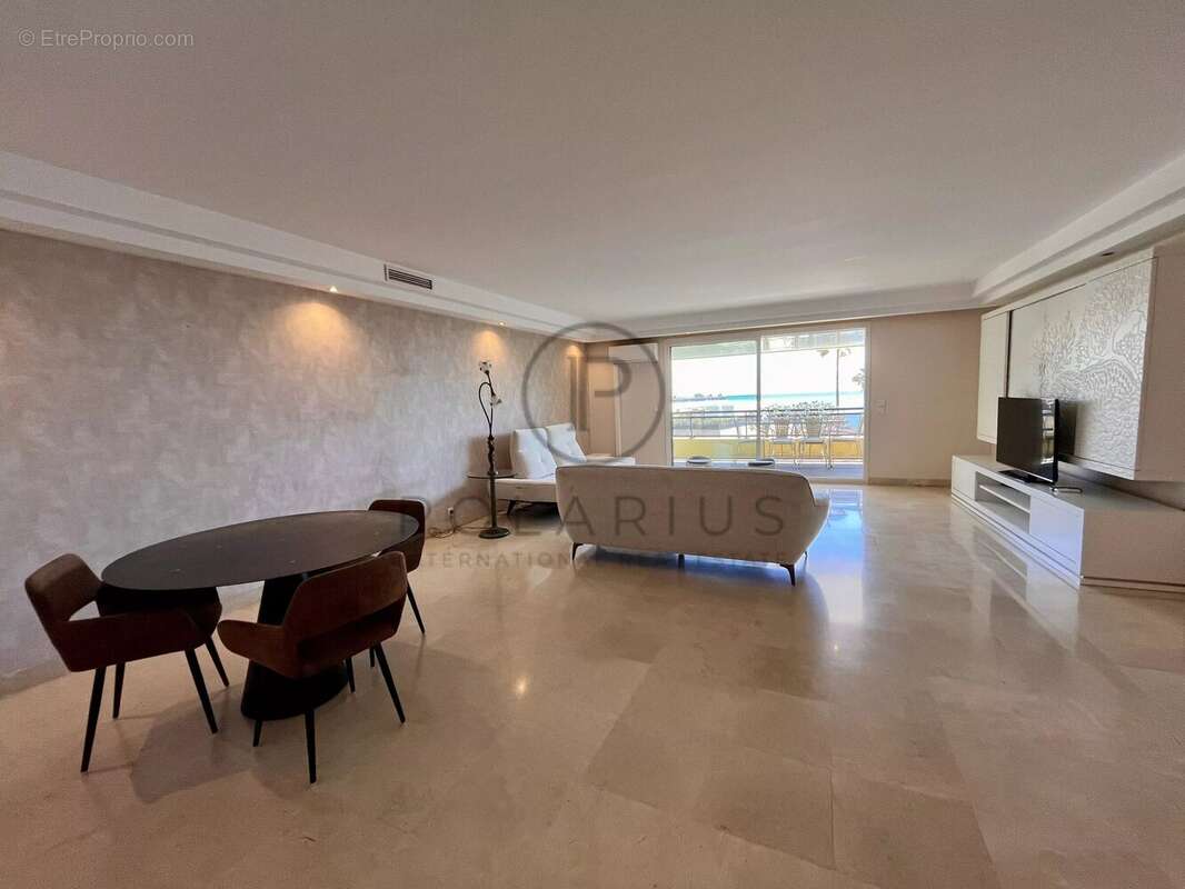 Appartement à SAINT-LAURENT-DU-VAR