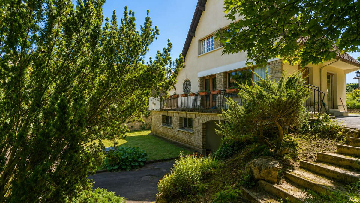Maison à JUZIERS