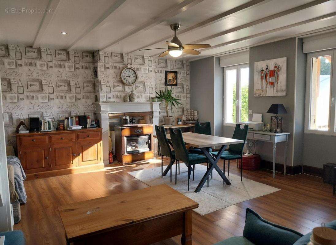 Maison à SAINT-GERMAIN-DE-LUSIGNAN