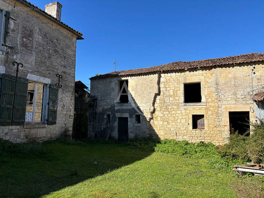 Maison à FONTENAY-LE-COMTE