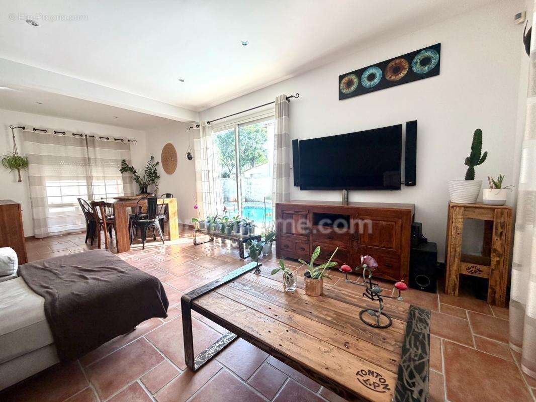 Maison individuelle 5 pièces. avec piscine et garage aigue-mortes - photo 3