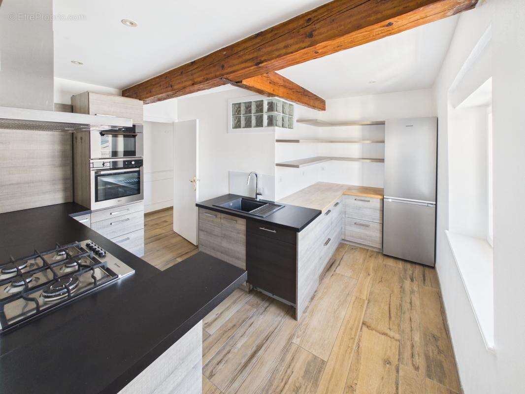 CHAMBÉRY HISTORIQUE - T4 de109.22m² en dernier étage avec cave et greniers - photo 6