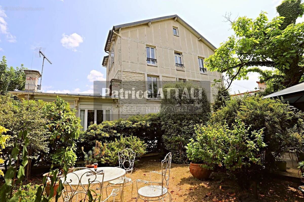 Maison à SAINT-MAUR-DES-FOSSES