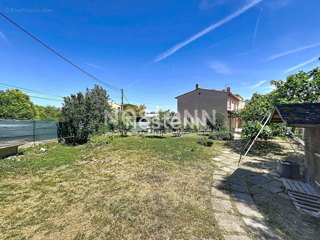 Golfe-Juan - Maison 5P 126 m² + Appartement indépendant 3P 98 m² - Terrain 1 480 m² - Sous-sol 70 m² - Parkings - Proche mer - photo 15