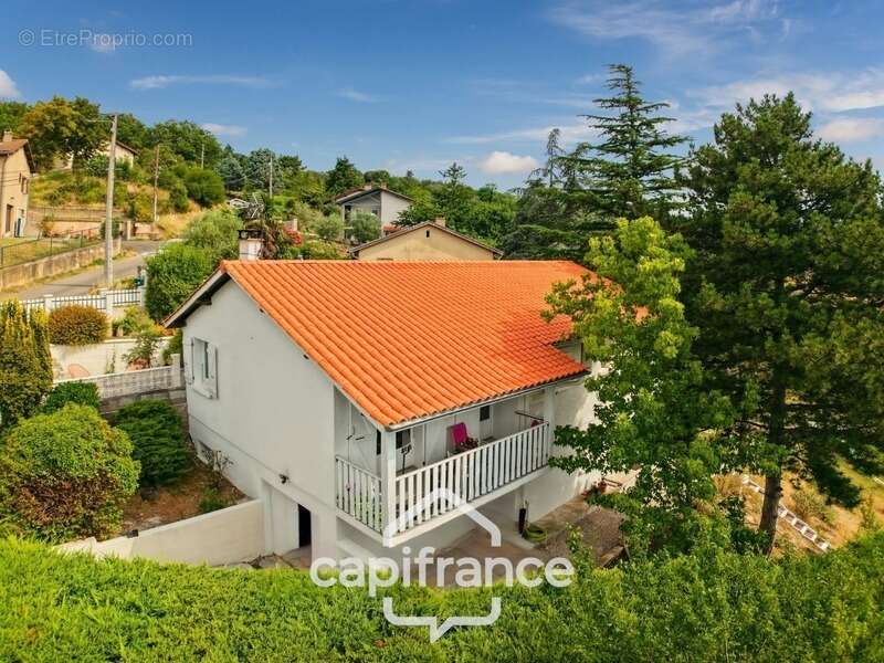 Maison à vendre Sur les hauteurs de Givors avec une Vue panoramique sur le Rhône - photo 2